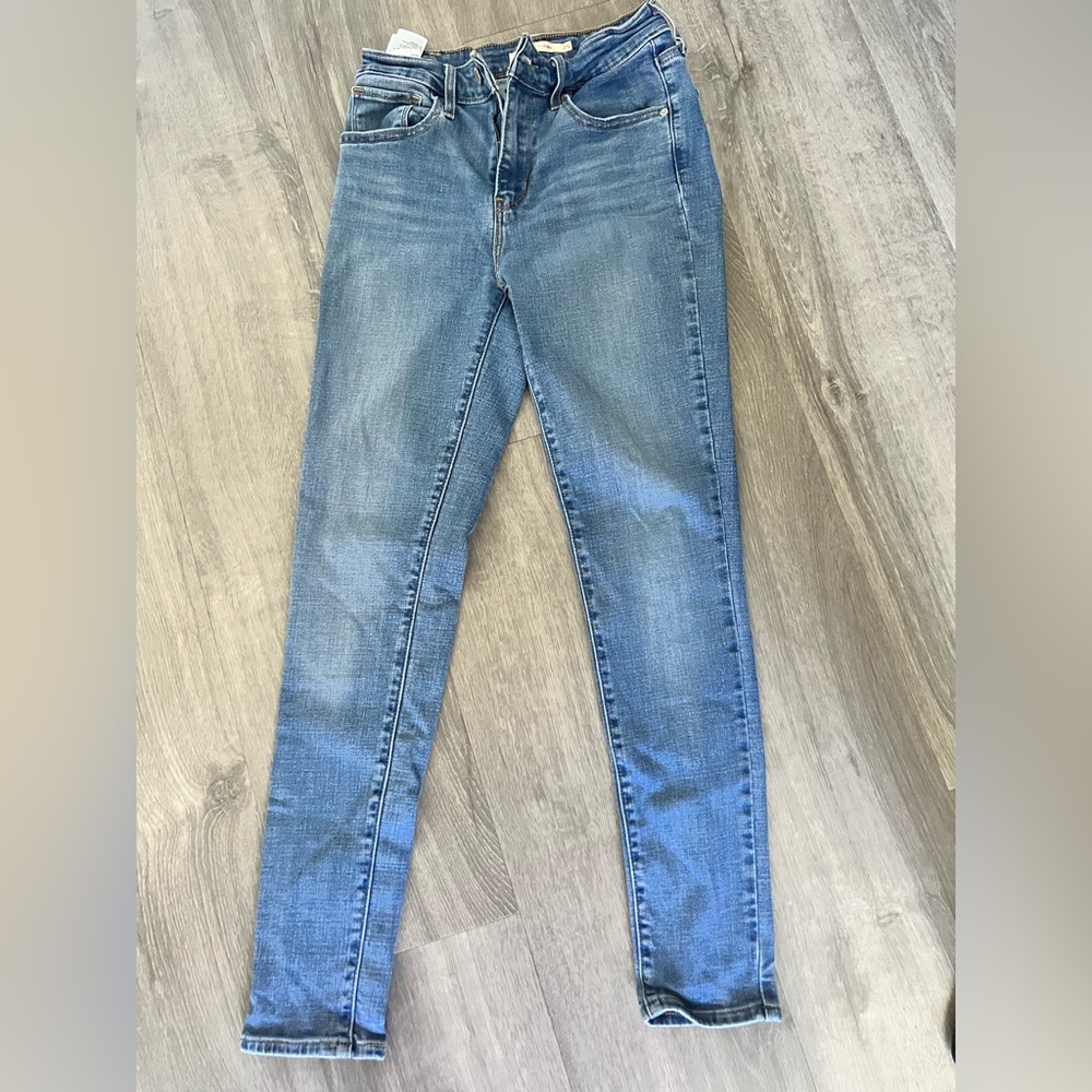 Womens Levi high rise skinny jeans